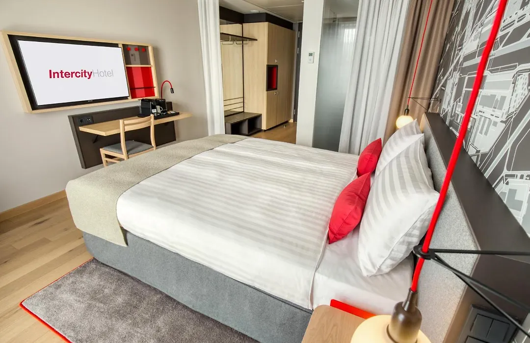 Intercityhotel Amsterdam Schiphol Airport-1